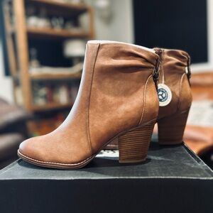Baretraps Charee Ankle Booties Size 10 Cognac Tan NWT